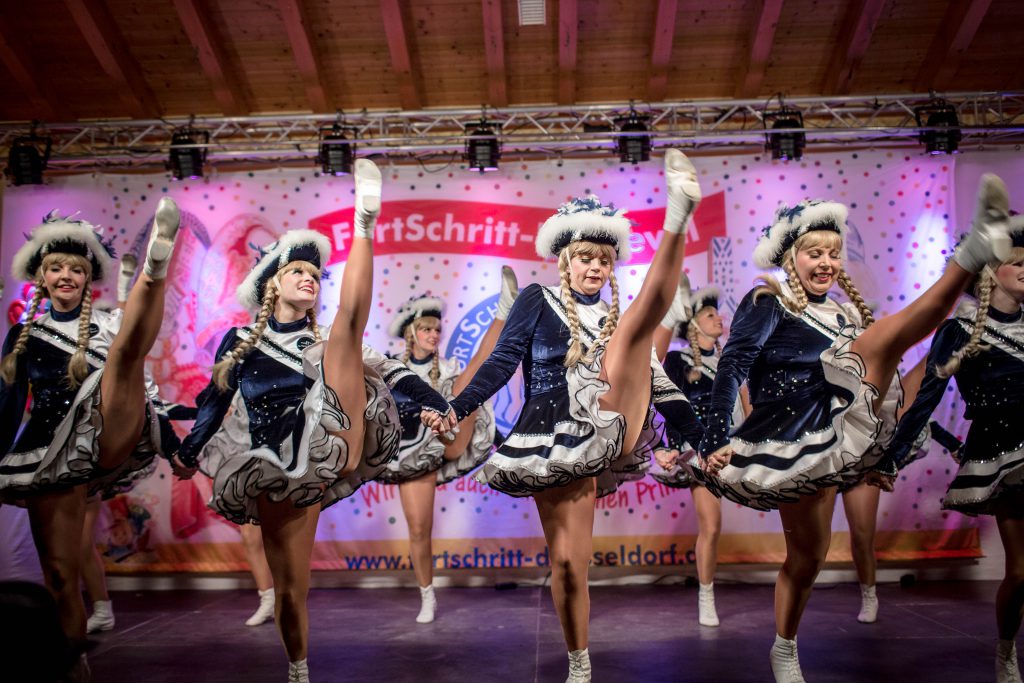 Düsseldorf Ein Abend mit der Tanzgarde der Karnevalsfreunde der